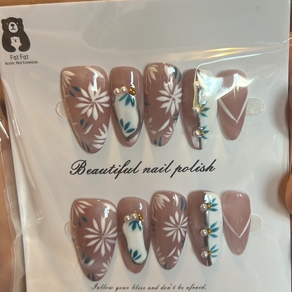 Floral Pink Nails with Pearls - Picture 2 of 3